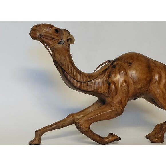 Vtg Kneeling Leather Covered Large Camel 15" Long Down Position Reins Realistic - Picture 3 of 10